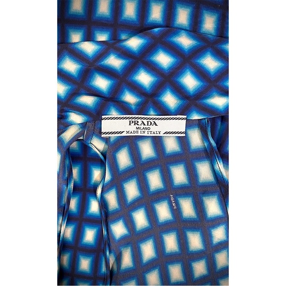 Prada - Picture 3 of 4